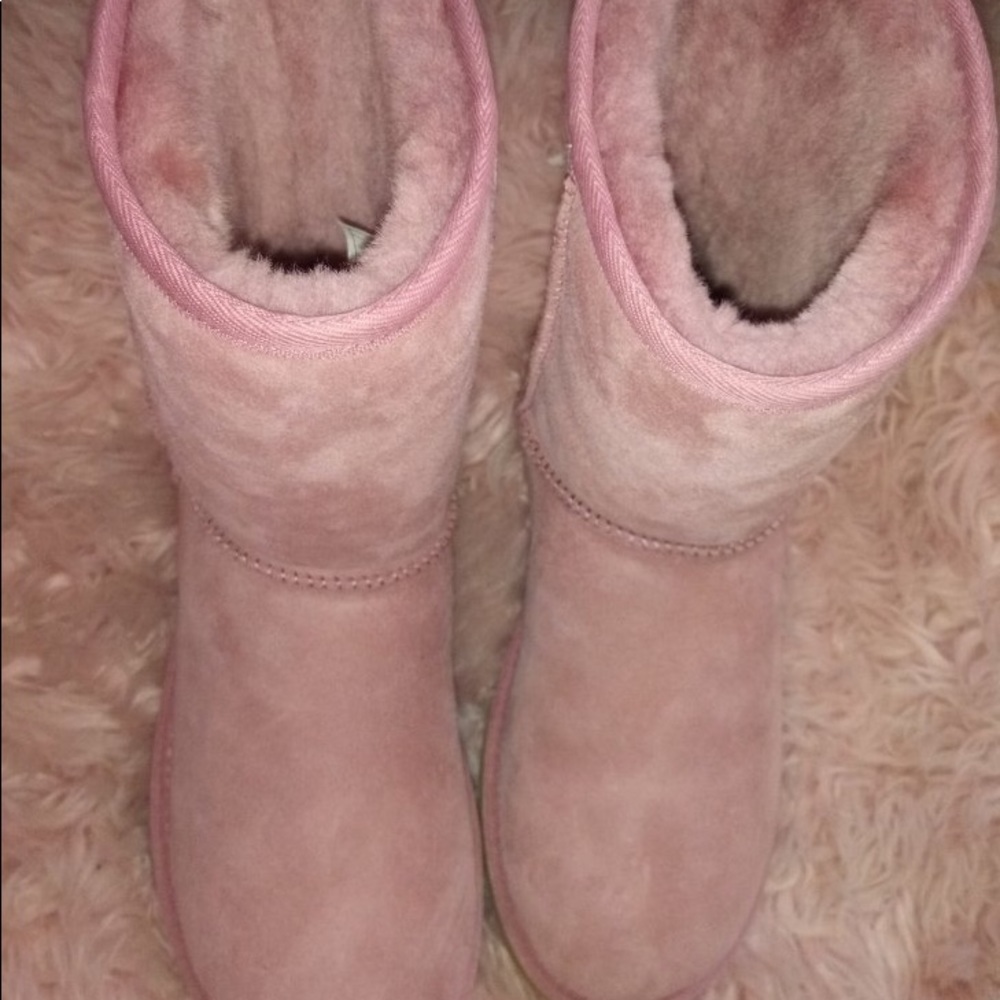 Never worn pink uggs